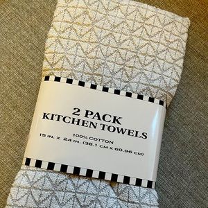 2 beautiful kitchen towels